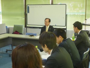 弁護士の村松昭夫先生です。