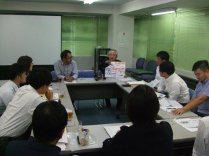 患者会で実施した勉強会で実際に使用した、上田さん手づくりのスケッチブックで説明していただきました。