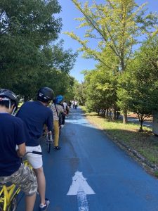 タンデム自転車で走り出す前